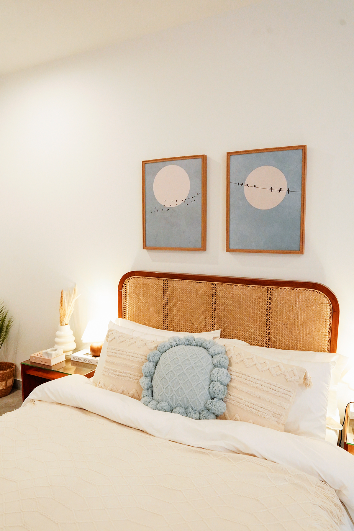 Rounded rattan bed