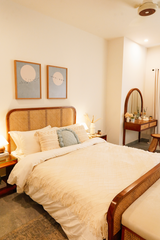 Rounded rattan bed